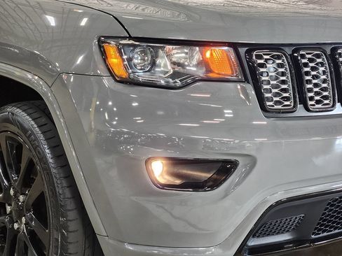 Used 2019 Jeep Grand Cherokee Altitude RWD image 13