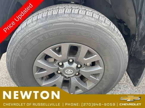 Used 2022 Toyota Tacoma SR5 w/ SR5 Appearance Package (SM) AWD/4WD image 38