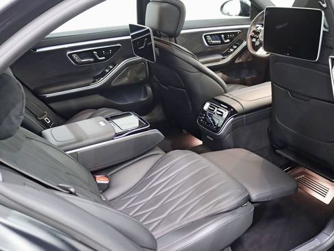 Used 2024 Mercedes-Benz S 63 AMG S image 38