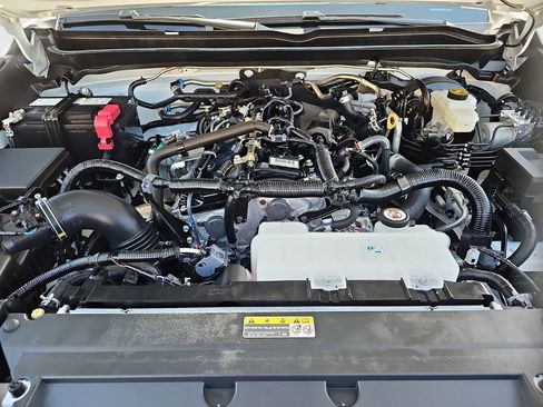 Certified 2025 Toyota Tacoma TRD Off-Road AWD/4WD image 22