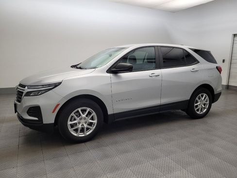 Used 2022 Chevrolet Equinox LS FWD image 2