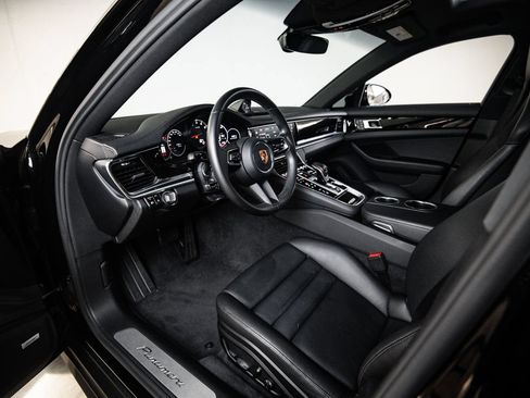 Certified 2023 Porsche Panamera image 4