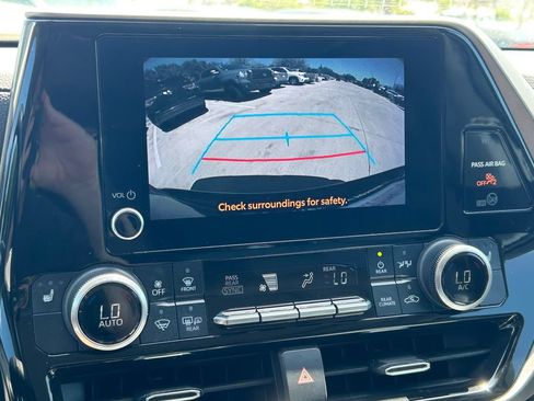 Used 2023 Toyota Highlander XLE FWD image 36
