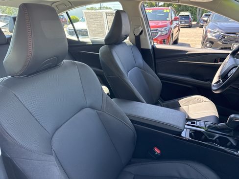 Used 2025 Toyota Camry XLE FWD image 13