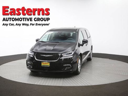 Used 2023 Chrysler Pacifica Touring-L FWD image 54