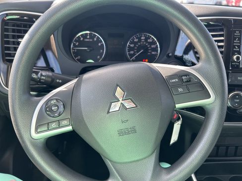 Used 2018 Mitsubishi Outlander ES image 14