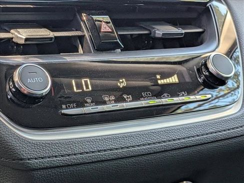 Used 2025 Toyota Corolla Cross LE image 8