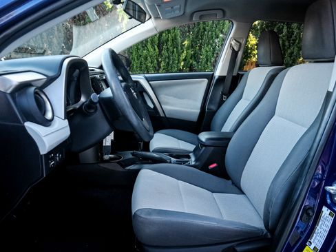 Used 2015 Toyota RAV4 LE FWD image 7