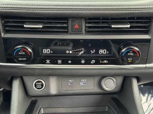 Used 2023 Nissan Rogue SV FWD image 24
