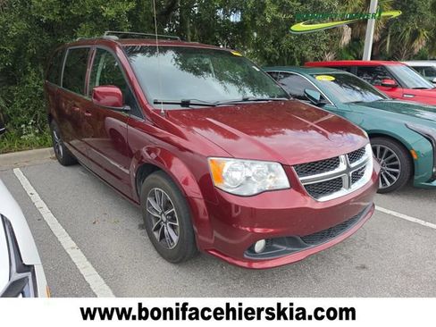 Used 2017 Dodge Grand Caravan SXT FWD image 1