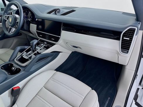Certified 2023 Porsche Cayenne S AWD/4WD image 31