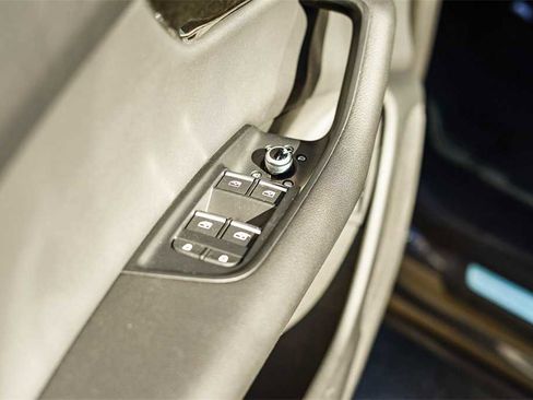 Used 2023 Audi Q7 Premium w/ Convenience Package image 20