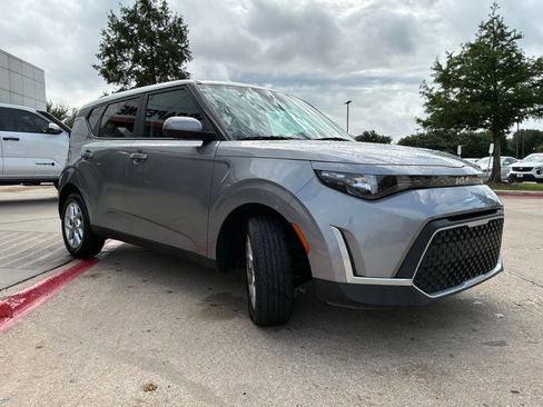Used 2025 Kia Soul LX w/ LX Technology Package FWD image 4