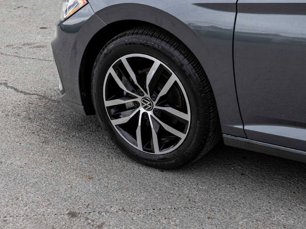Used 2026 Volkswagen Jetta SE FWD image 9