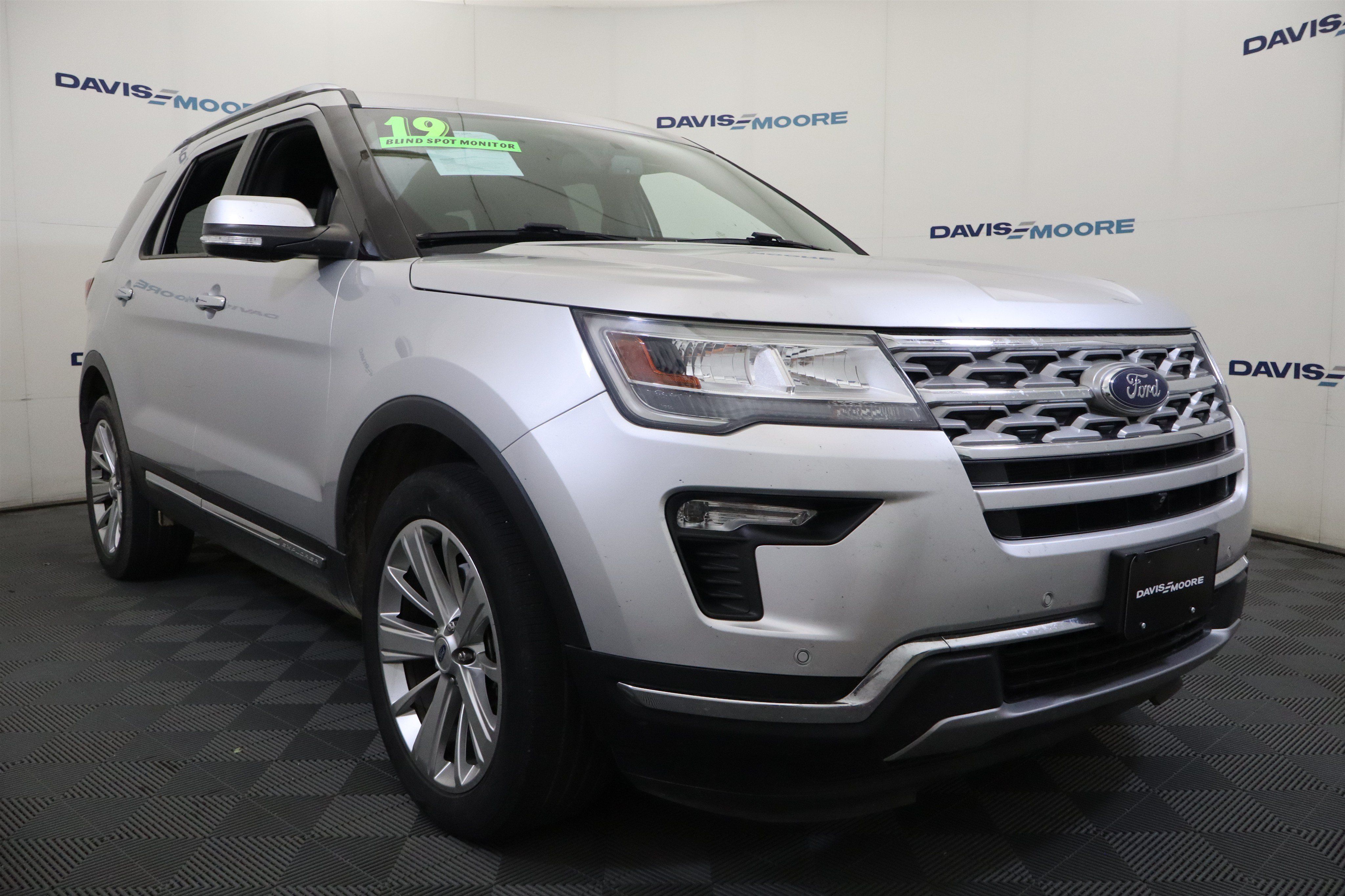 Used 2019 Ford Explorer Limited w/ Class III Trailer Tow Package AWD/4WD image 3
