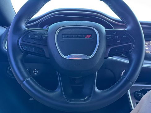 Used 2015 Dodge Challenger SXT RWD image 15