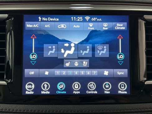 Used 2019 Chrysler Pacifica Limited FWD image 7