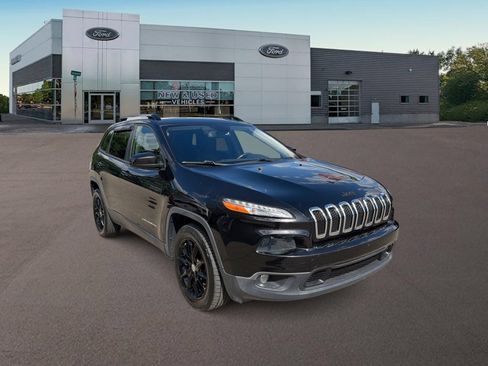 Used 2014 Jeep Cherokee Latitude w/ Cold Weather Group AWD/4WD image 2