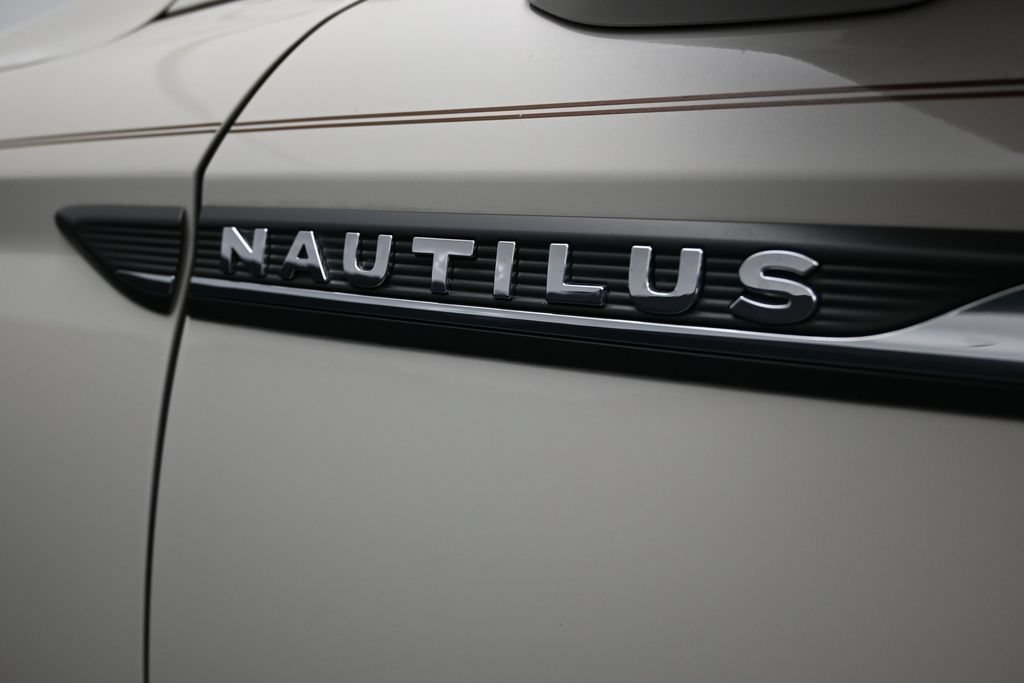 Used 2022 Lincoln Nautilus Reserve w/ Equipment Group 201A FWD image 18