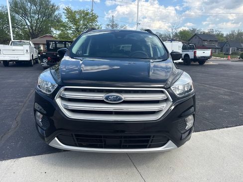 Used 2018 Ford Escape SE w/ Ford Safe & Smart Package image 3