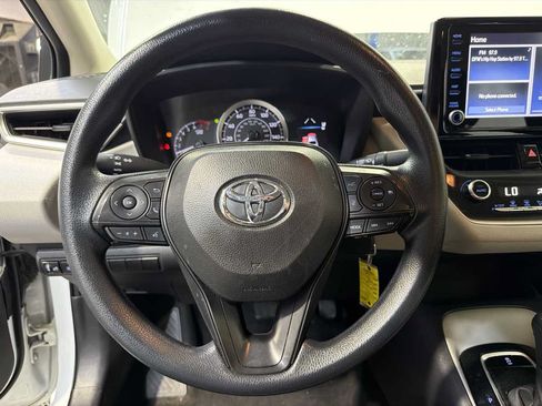 Used 2022 Toyota Corolla LE FWD image 19