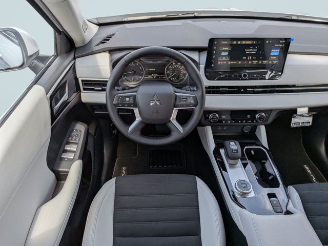 New 2026 Mitsubishi Outlander SE FWD image 14