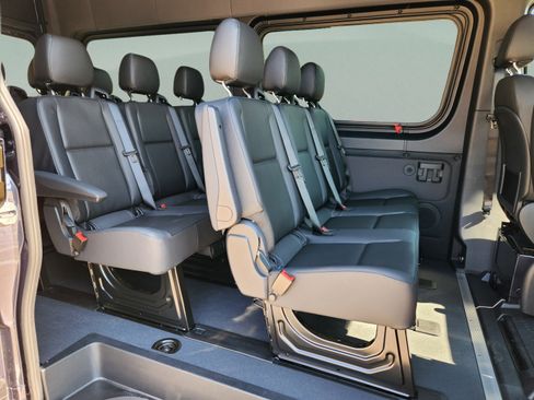Used 2025 Mercedes-Benz Sprinter 2500 image 20