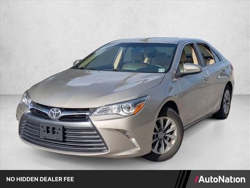 Used 2017 Toyota Camry LE FWD image 1