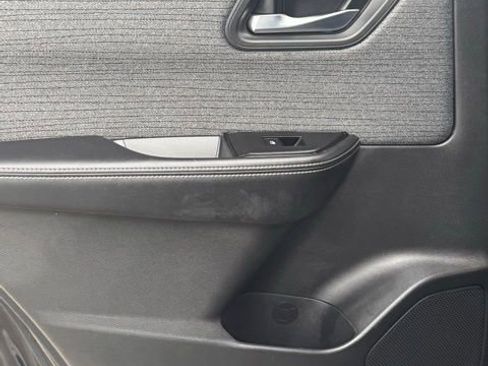 Used 2023 Nissan Rogue SV image 24