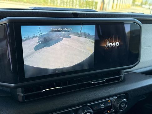 Used 2025 Jeep Wrangler Sport S image 23