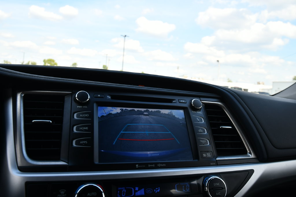 Used 2018 Toyota Highlander XLE AWD/4WD image 15