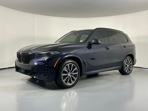 Used 2024 BMW X5 xDrive40i w/ M Sport Package image 3