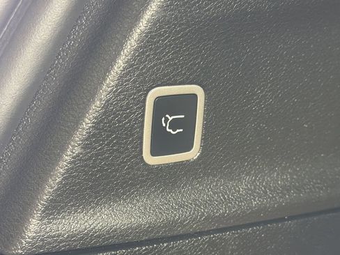 Used 2021 Chrysler Pacifica Pinnacle image 18