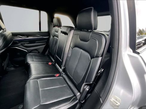 Used 2024 Jeep Grand Cherokee Overland AWD/4WD image 13
