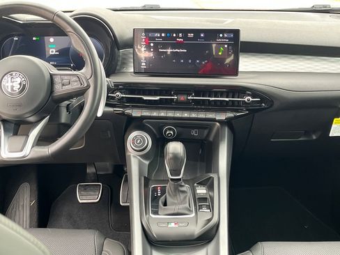 Used 2024 Alfa Romeo Tonale Veloce w/ Premium Interior Package image 22