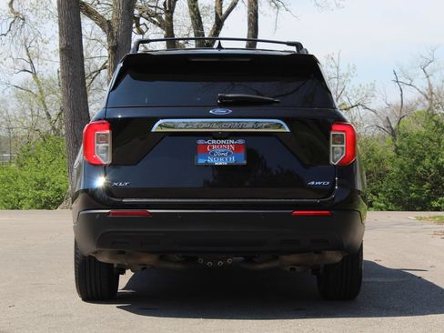 Used 2023 Ford Explorer XLT AWD/4WD image 6