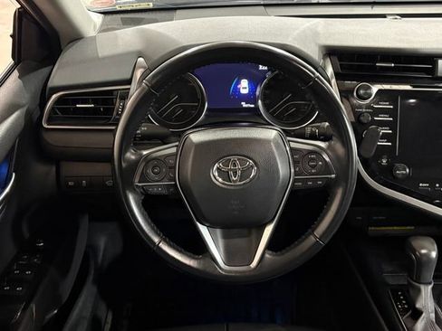 Used 2020 Toyota Camry XLE image 20