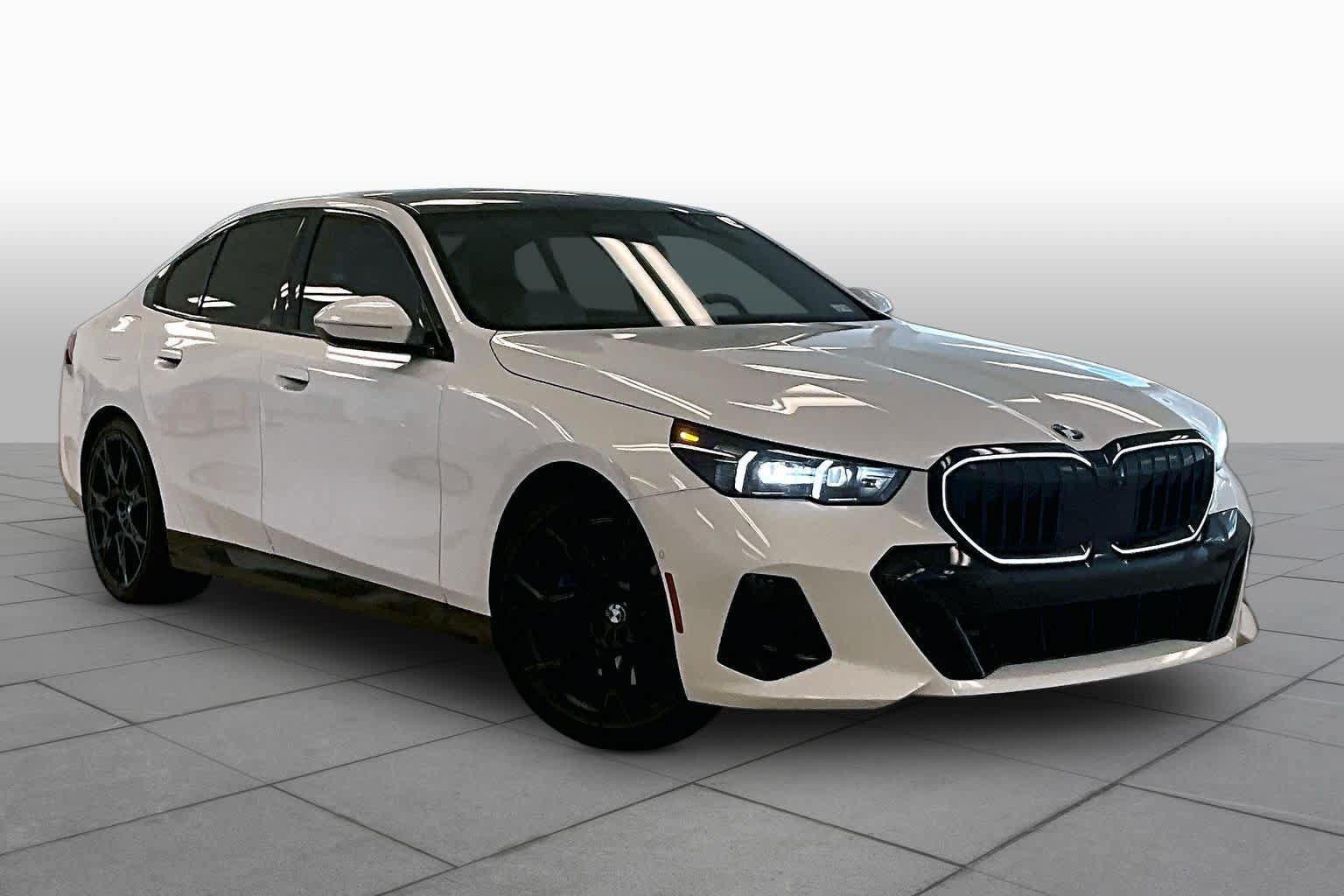 Used 2024 BMW 540i xDrive w/ Premium Package AWD/4WD image 2