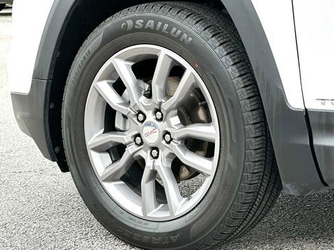 Used 2024 GMC Terrain SLT AWD/4WD image 11
