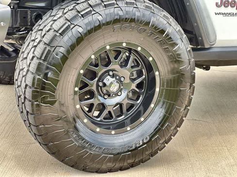 Used 2018 Jeep Wrangler Unlimited Rubicon AWD/4WD image 9