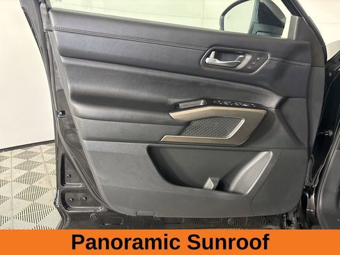 Used 2024 Nissan Pathfinder Platinum w/ Cargo Package image 9