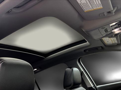 Used 2023 GMC Terrain SLT w/ Tech Package image 19