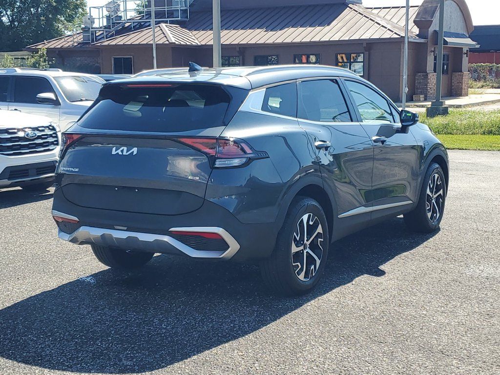 Used 2025 Kia Sportage EX AWD/4WD image 4
