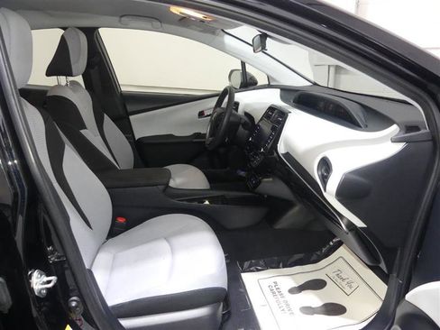 Used 2022 Toyota Prius LE image 22