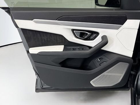 Used 2019 Lamborghini Urus AWD/4WD image 23