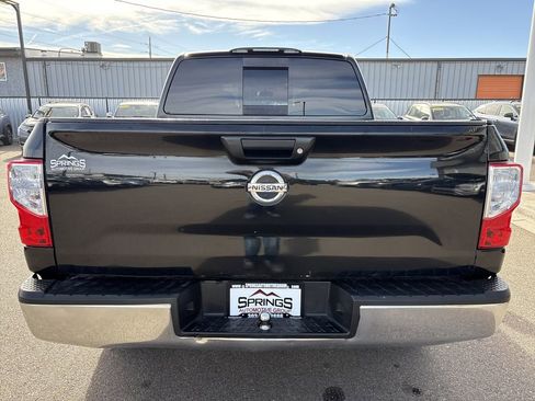 Used 2017 Nissan Titan 4x4 Crew Cab image 3