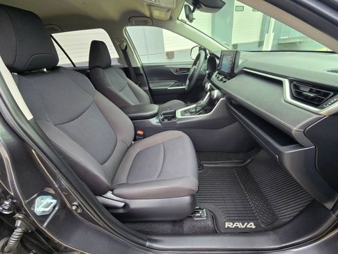 Used 2019 Toyota RAV4 LE image 20