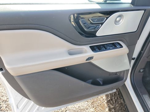 Certified 2023 Lincoln Aviator Reserve w/ Equipment Group 201A image 10