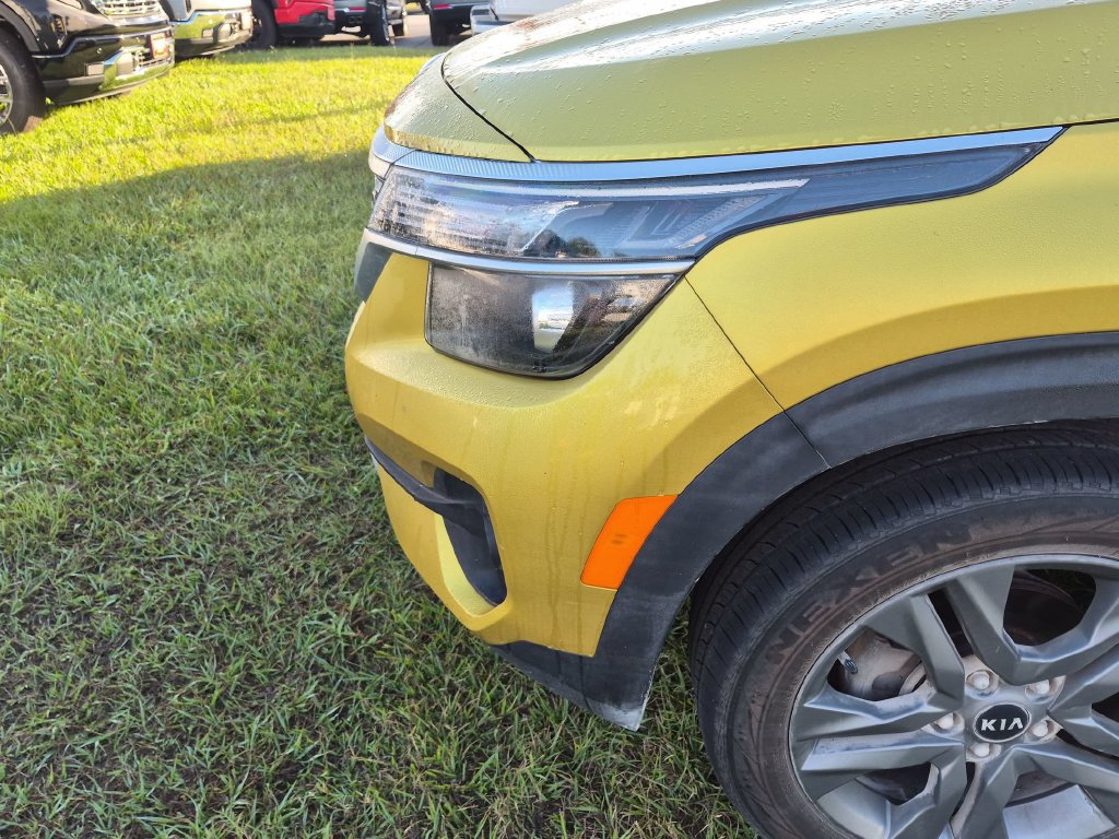 Used 2021 Kia Seltos S FWD image 2