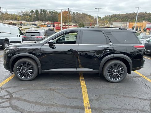 New 2026 Nissan Pathfinder SL w/ SL Premium Package AWD/4WD image 4